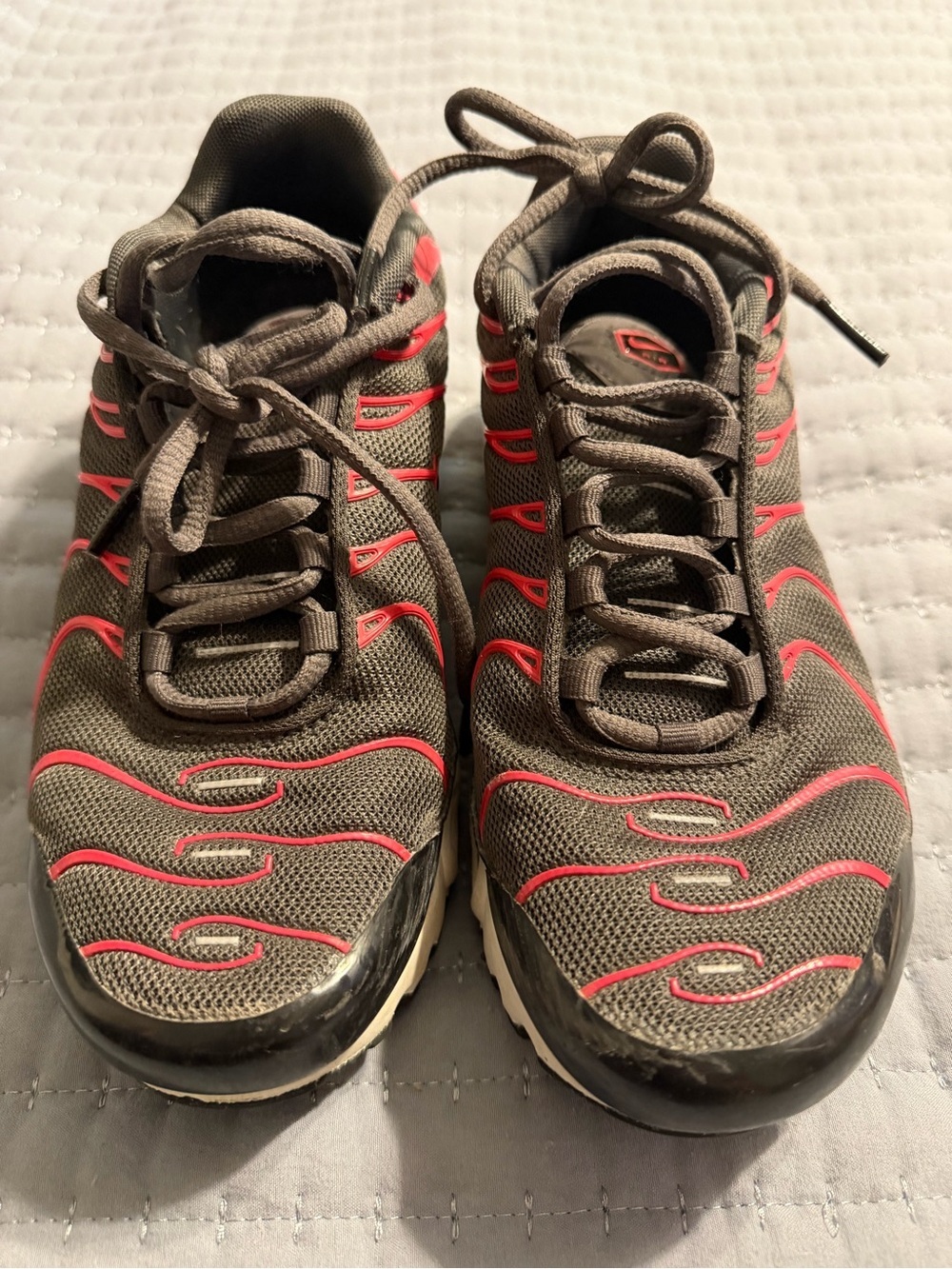 Nike Gray Sneaker with Pink Trim 4.5Y / 6 women’s